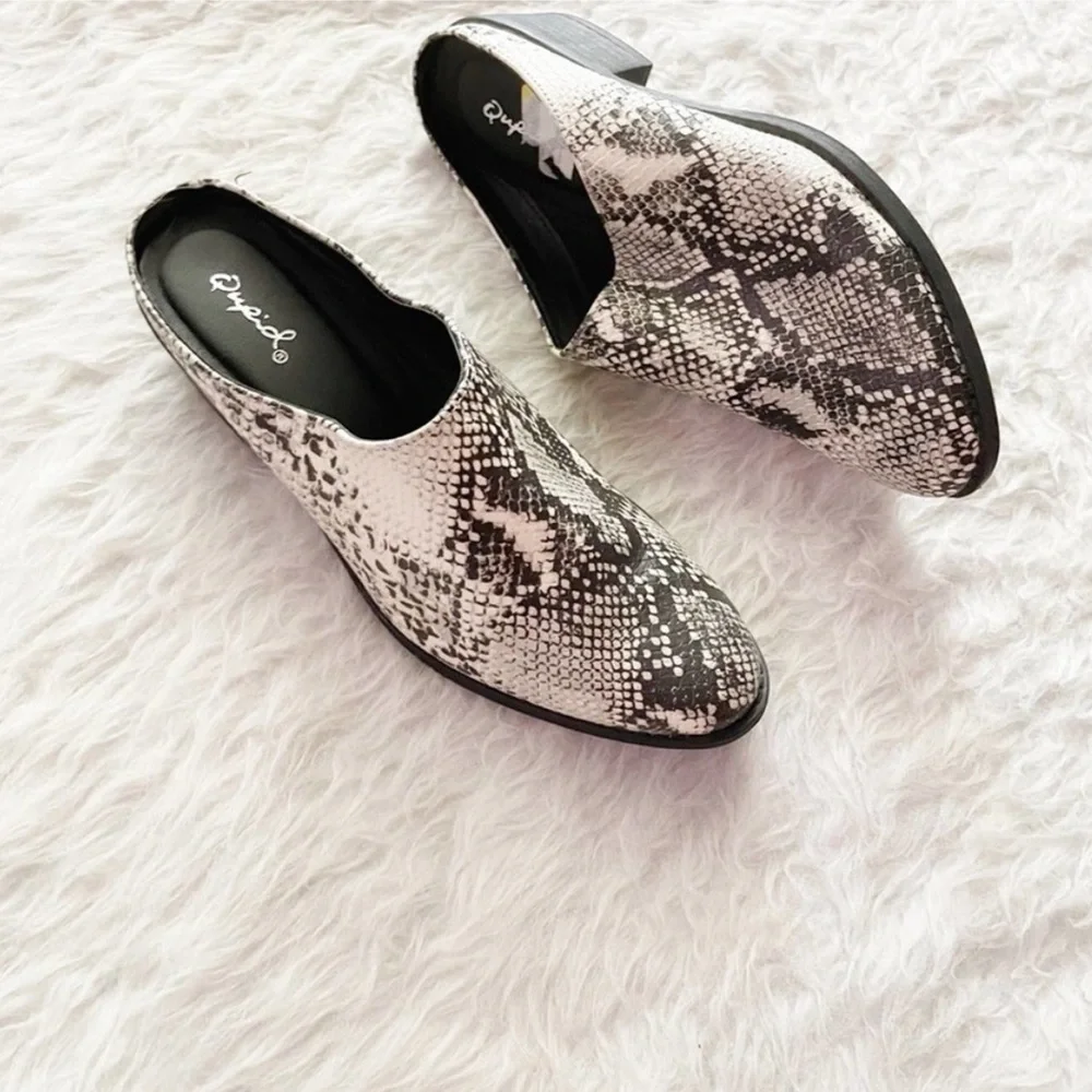 FAUX LEATHER SNAKE SKIN PRINT MULES BOOTIES CLOGS - SOCHI BLACK WHITE - SIZE 8 - Picture 4 of 7